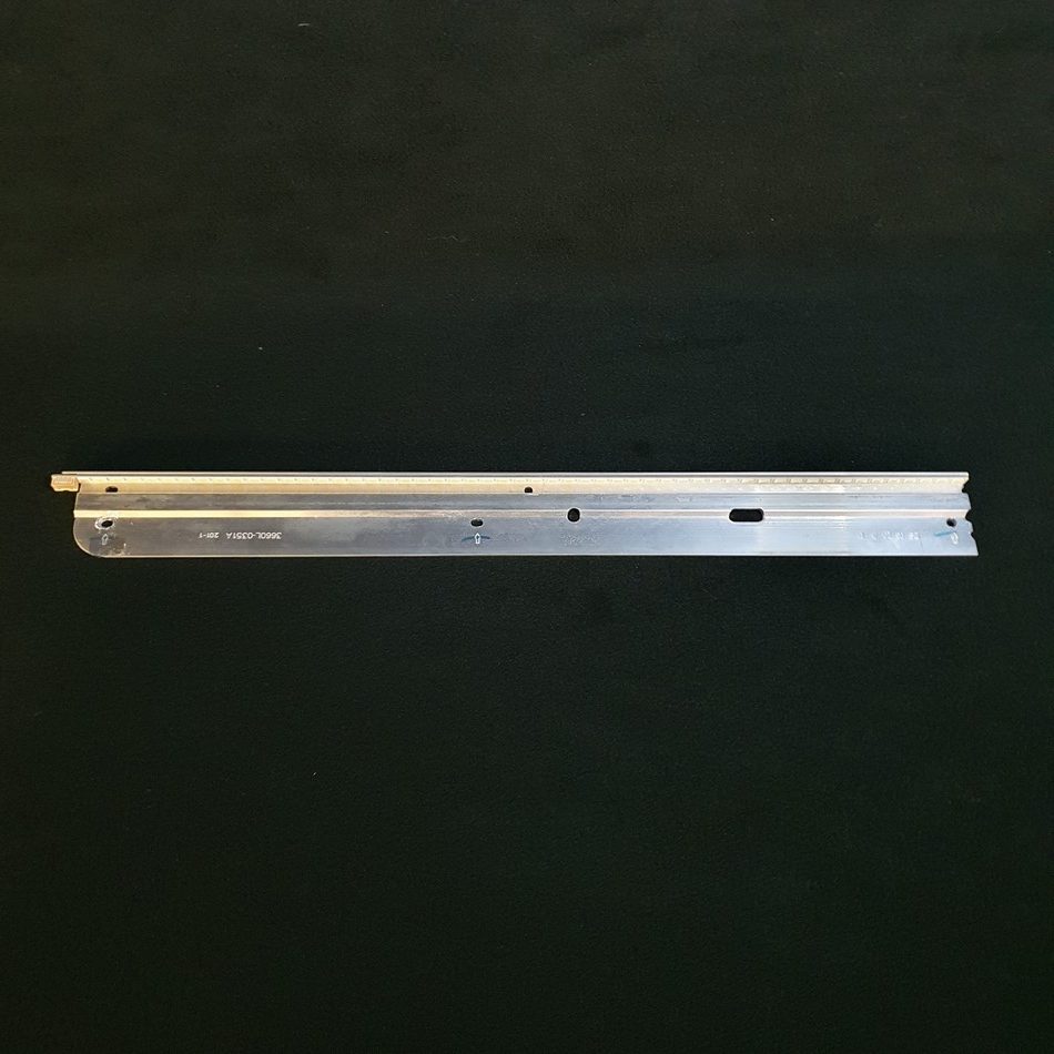 Barre LEDS + supports télé Philips 37PFL7605H/12 Référence: 3660L-0351A Barre LEDS + supports télé Philips 37PFL7605H/12 Référence: 3660L-0351A