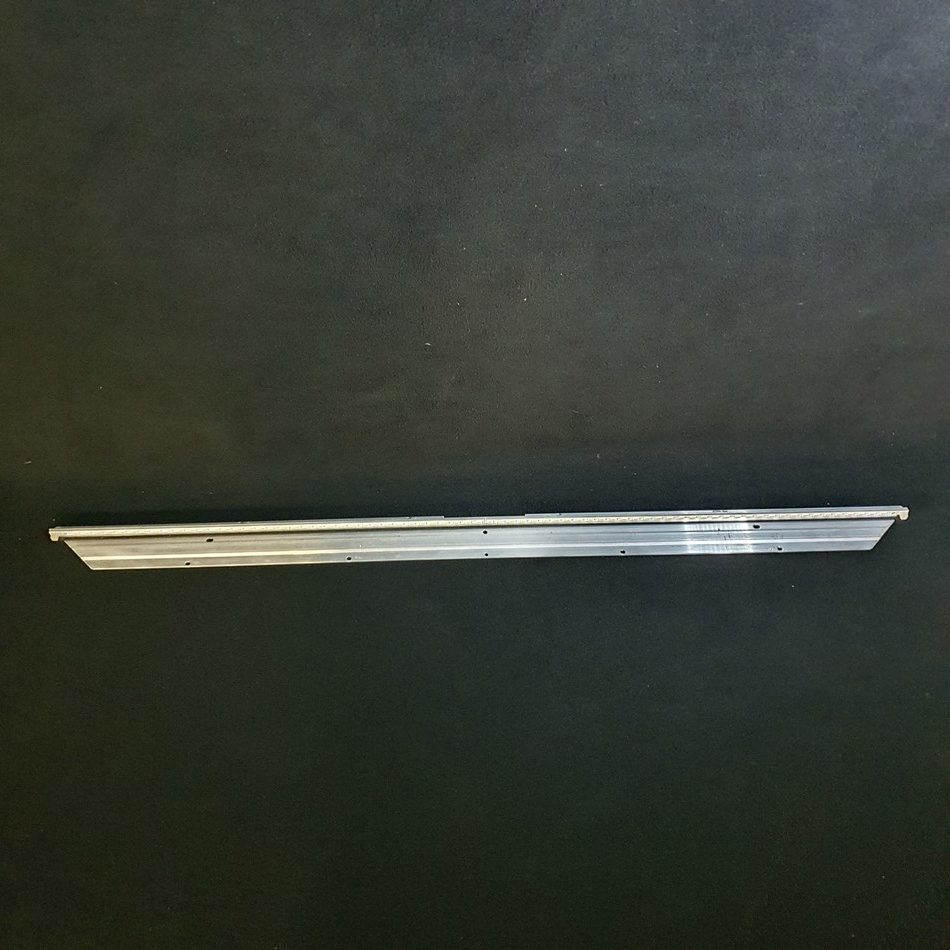 Ensemble barres LEDS + support télé Techwood CL32ITM12BMS Référence: G1GE-320SM0-R6 Ensemble barres LEDS + support télé Techwood CL32ITM12BMS Référence: G1GE-320SM0-R6
