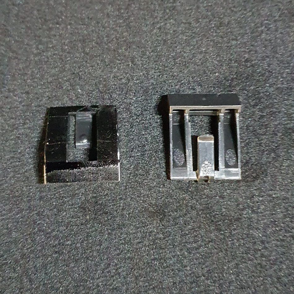 Ensemble de 2 supports des cartes du LCD télé Samsung UE32T4305AK Ensemble de 2 supports des cartes du LCD télé Samsung UE32T4305AK