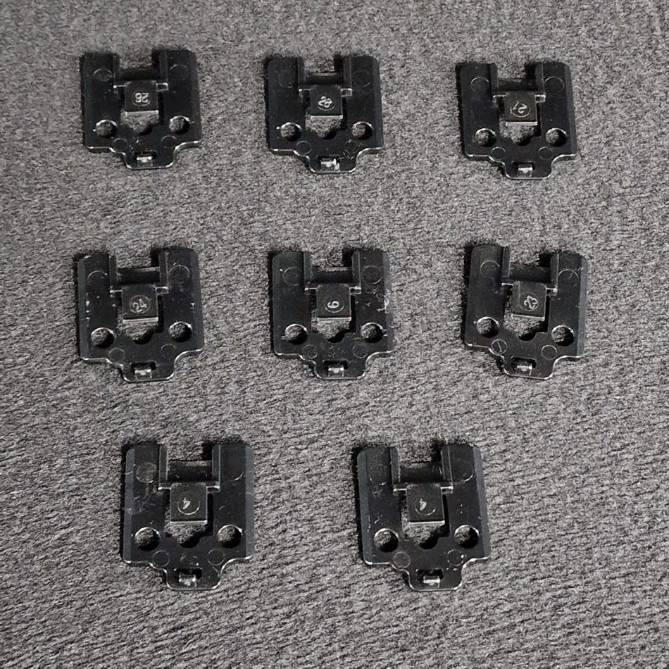 Ensemble de 8 supports des cartes du LCD télé Samsung UE65NU7645U Ensemble de 8 supports des cartes du LCD télé Samsung UE65NU7645U