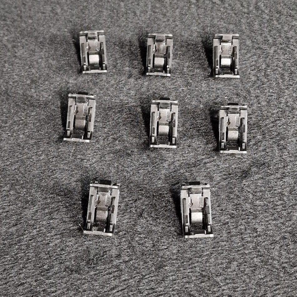 Ensemble de 8 supports des cartes du LCD télé Lg 65UR73006LA Ensemble de 8 supports des cartes du LCD télé Lg 65UR73006LA