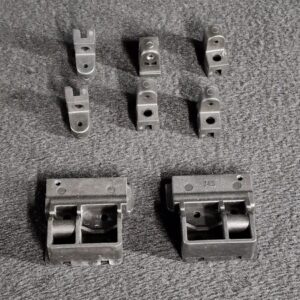 Ensemble de 8 pattes de maintien du carter arrière télé Tcl U55C7006